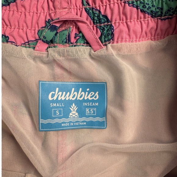 Chubbies Swim Trunks Alligator Print Pink Green Mens Size Small Elastic - Picture 3 of 5